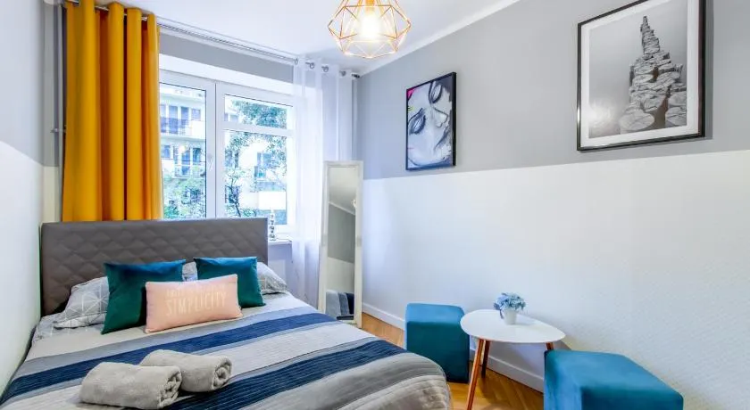 ClickTheFlat Żurawia Street Apart Rooms - Image 1