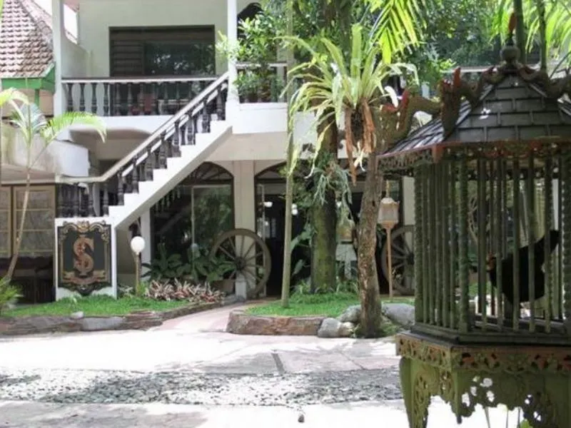 Splendid Inn - Image 1
