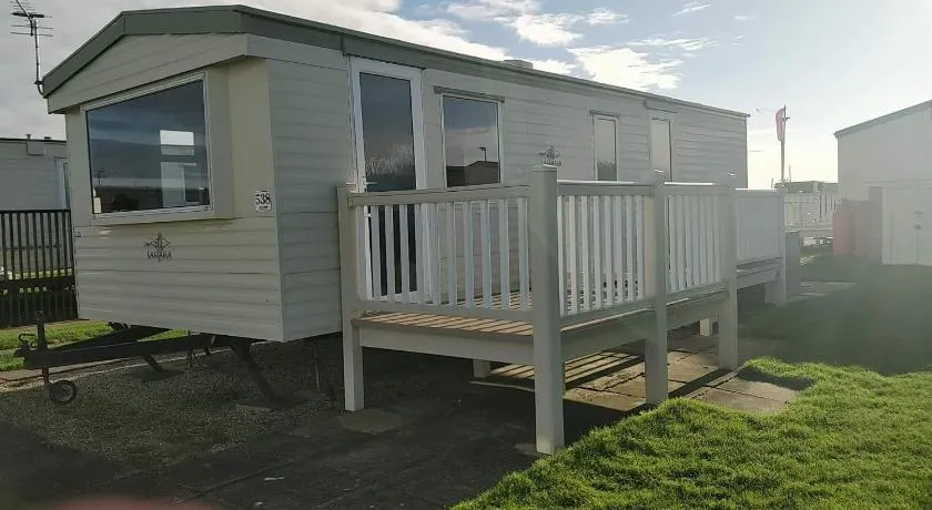 6 Berth Family Caravan Golden Sands Ingoldmells - Image 1