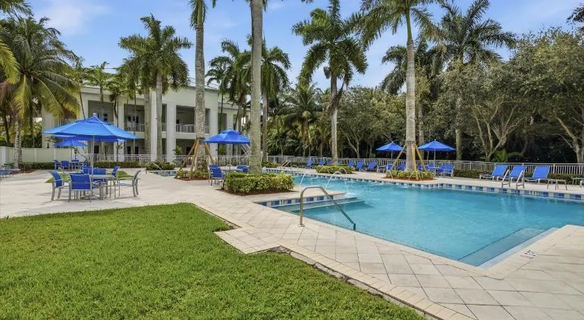Spacious 1BR Loft Villa - Pool Golf - Doral Downtown - Image 1
