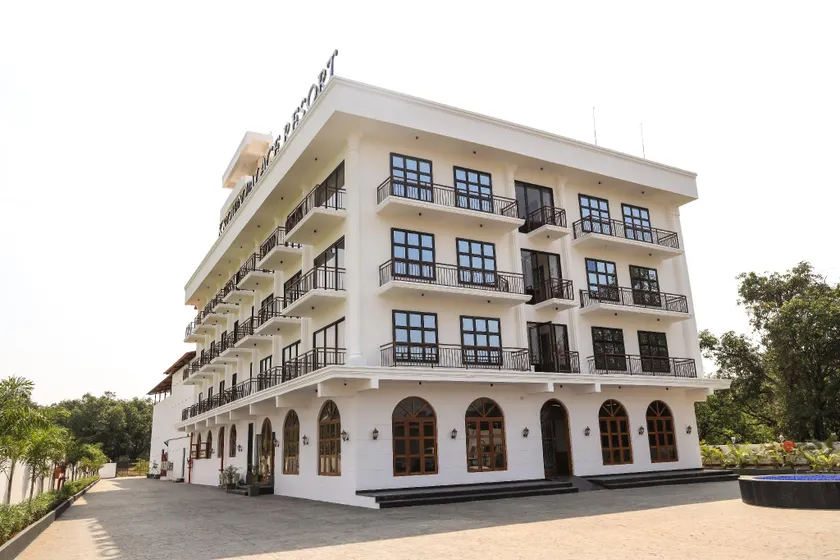 Krown Palace Resort - Image 1