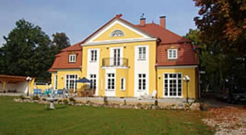Herrenhaus Poppelvitz - Image 1