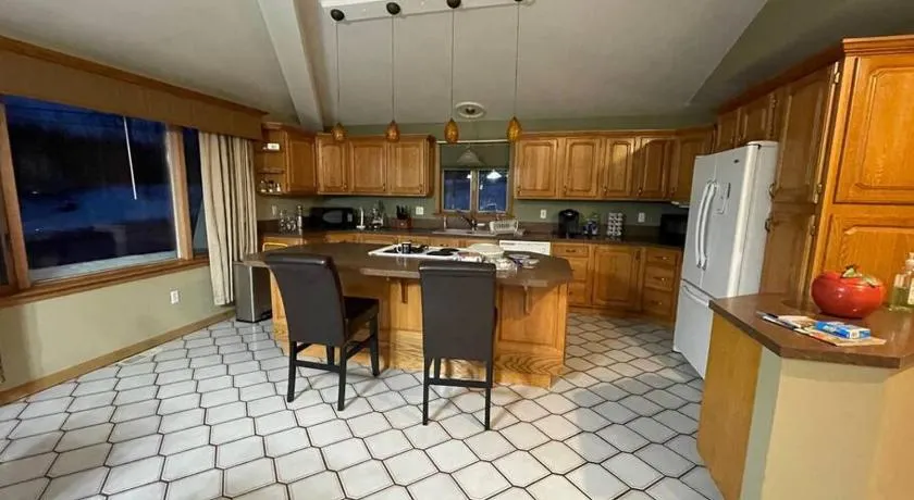 Luxury 3-Bedroom Home - Image 1