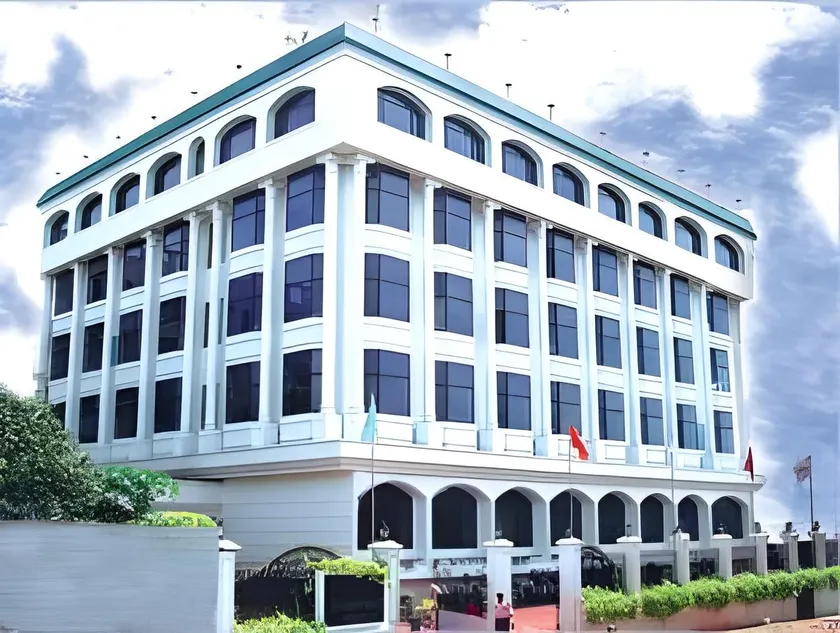 Royal Fort Hotel - Image 1