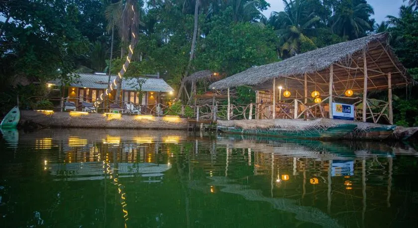 Aki Luna Lagoon Resort Hikkaduwa - Image 1