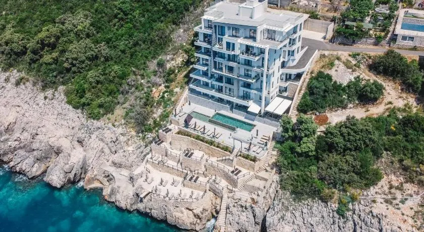 Dollaku Seafront Apartments - Image 1