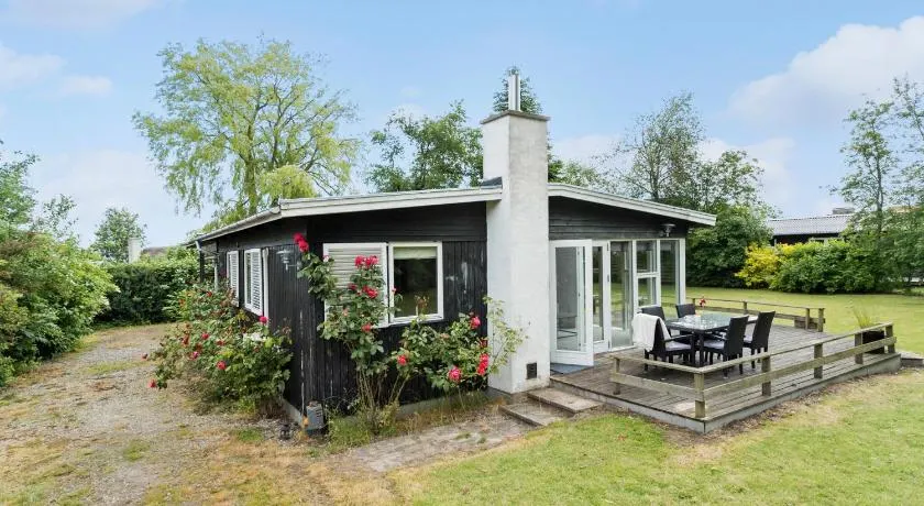 3 Bedroom Cozy Home In Juelsminde - Image 1