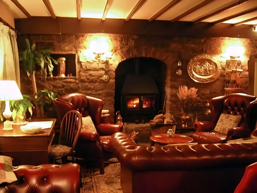 Parva Farmhouse Riverside Guesthouse - Image 1