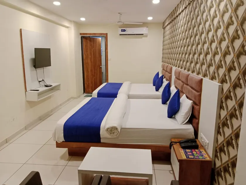 Hotel Krishna Villa - Image 1
