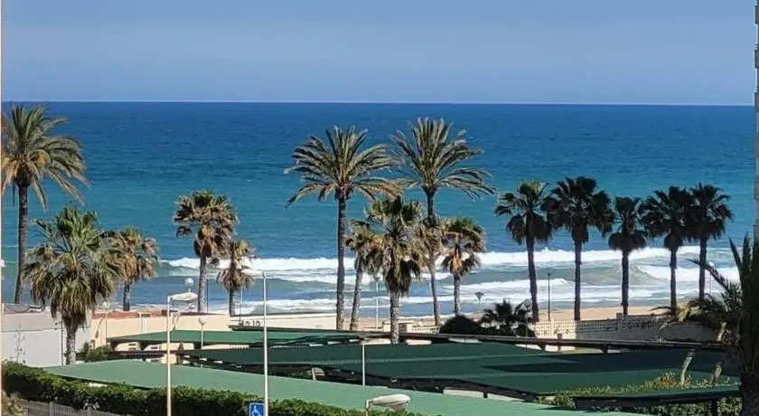 Work Ready Beach Escape - with Scenic Views - Image 1