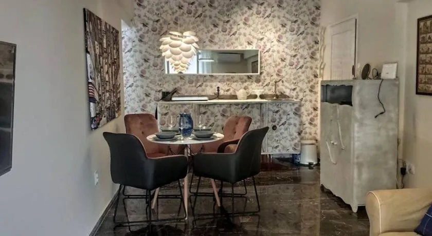Luxurious apartment close to the beach and airport - Image 1