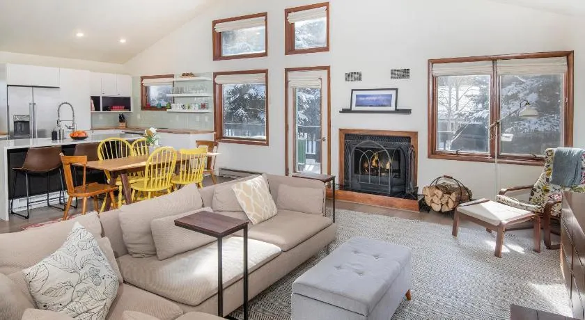 233 Larkspur Duplex - Unit B - Image 1