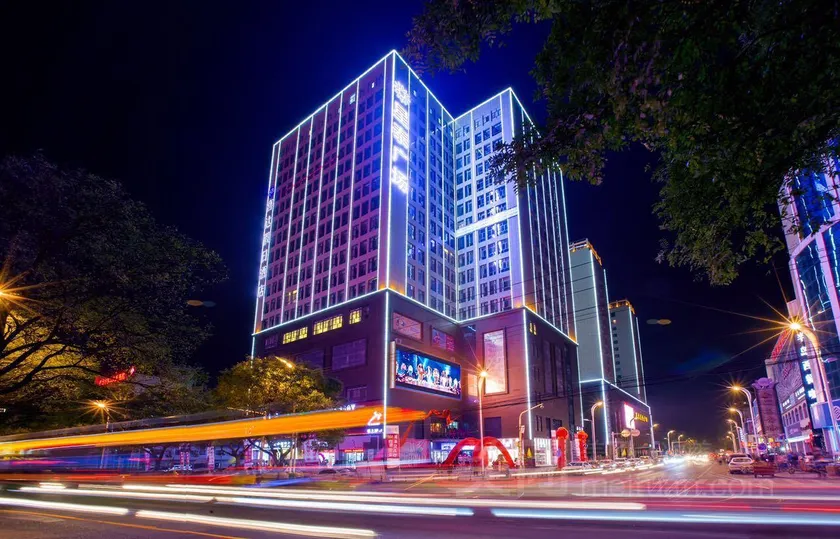 Glad Reach Holiday Inn - Image 1