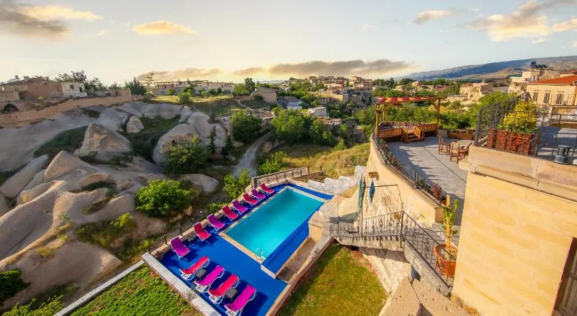 World Cave House - Hotel & Swimming Pool - Image 1
