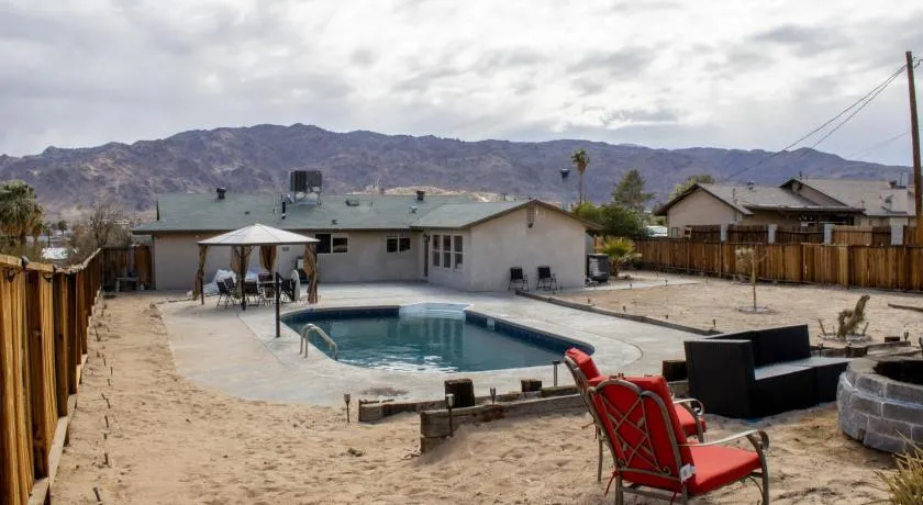 Private Home - Heated Saltwater Pool, BBQ, Pro Pool Table, Horseshoes, Darts, Cotton Bedding, Half Acre - The Joshua Tree Forest - Pool Heat Optional - Image 1