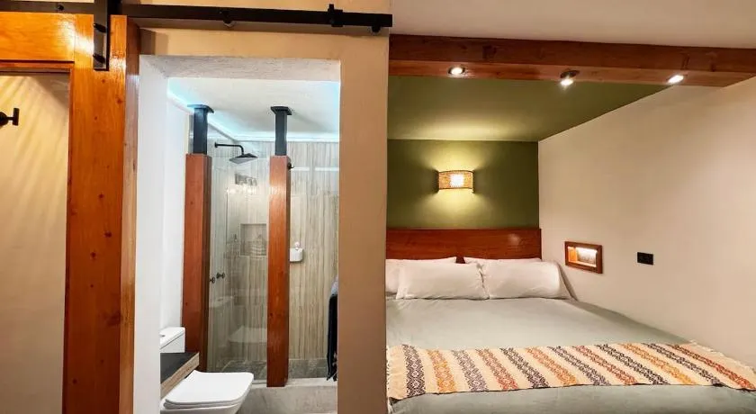 Private Room With Jacuzzi, Pool, and Sauna. - Image 1