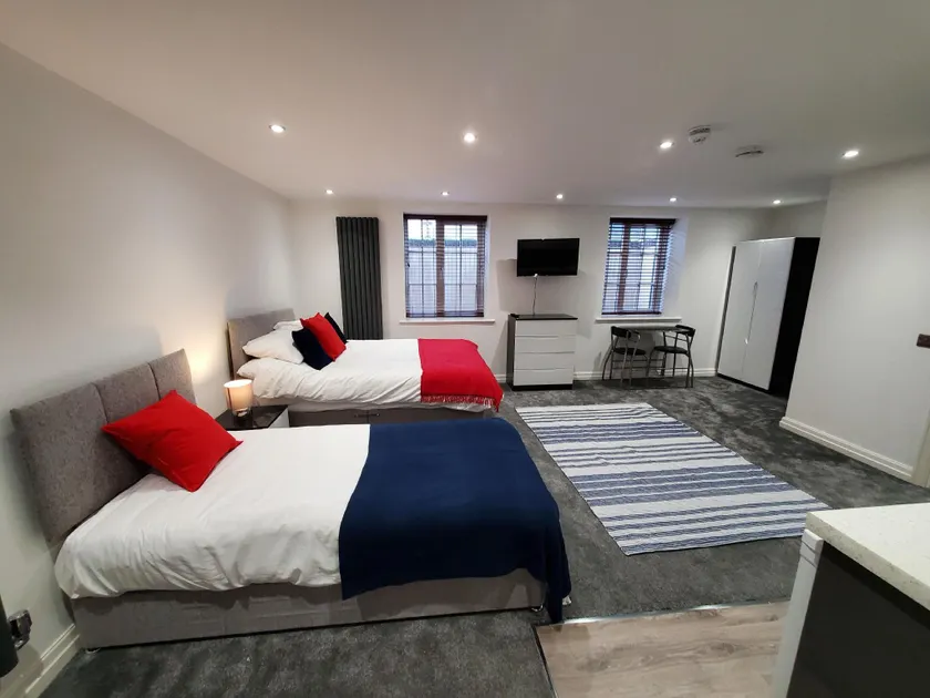 The Ashcroft Studios & Apartments with Free Parking - Image 1