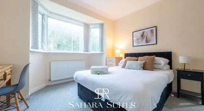 Modern 3-Bedroom Retreat Near Newport - Sleeps 7 - Parking - Image 1