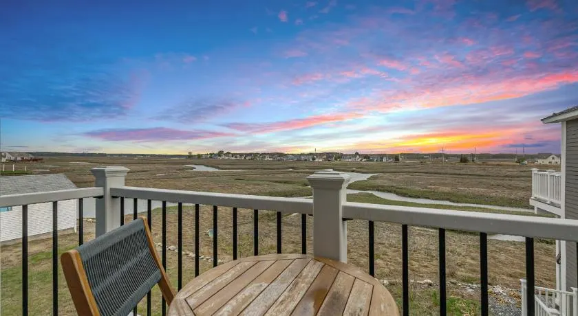 Sunset Views Balcony Marsh Views AC - Image 1