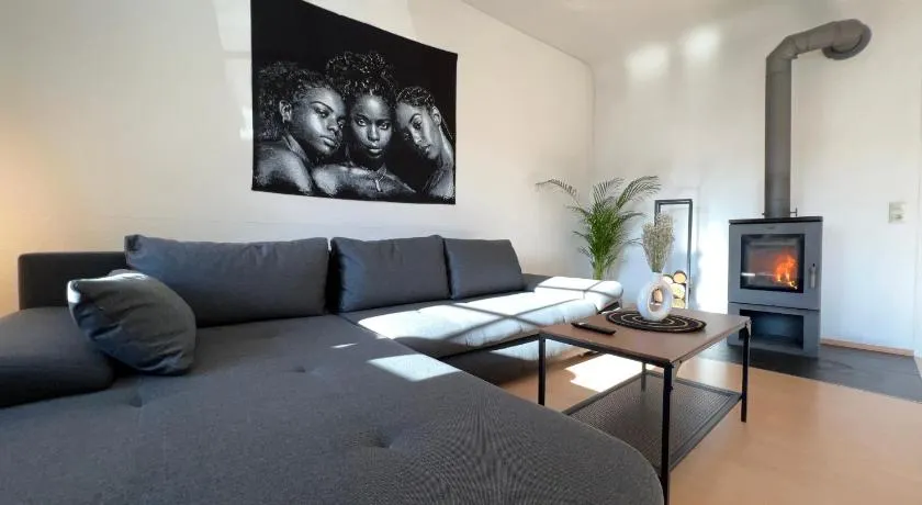 Romantisches Kamin-Apartment by Rabe - Gartenabteil, Smart-TV, Netflix - Image 1