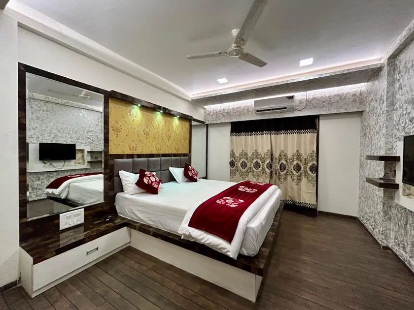 Hotel King Palace LLP - Image 1