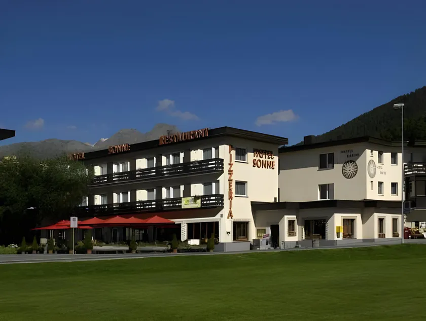 Hotel Sonne St. Moritz 3* Superior - Image 1