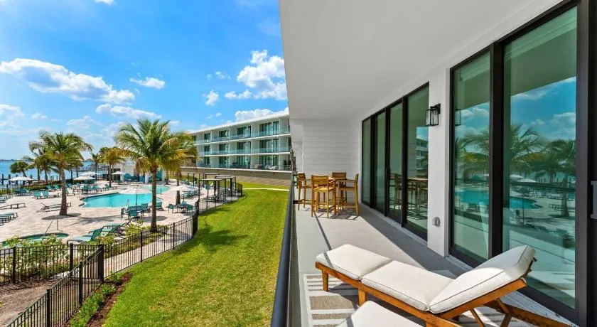 Harbor Island Beach Club - Luxury Waterfront Apartments with Views Pool Dock Private Beach Access - Image 1