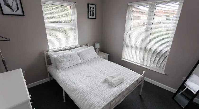 2 Bedroom Ground Floor Apartment - Image 1
