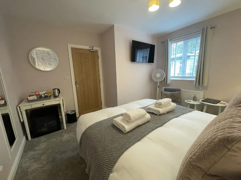 Bridgeside Rooms - Image 1