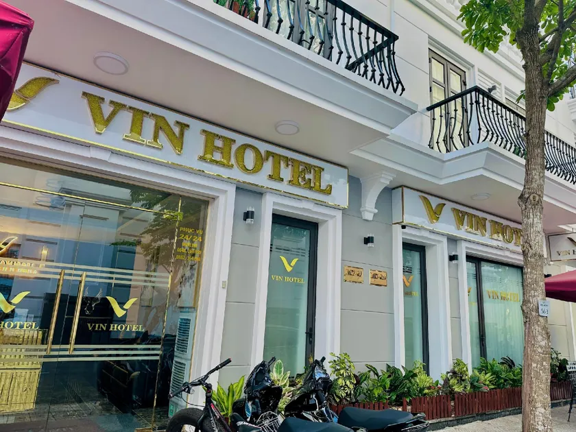VIN HOTEL - Image 1