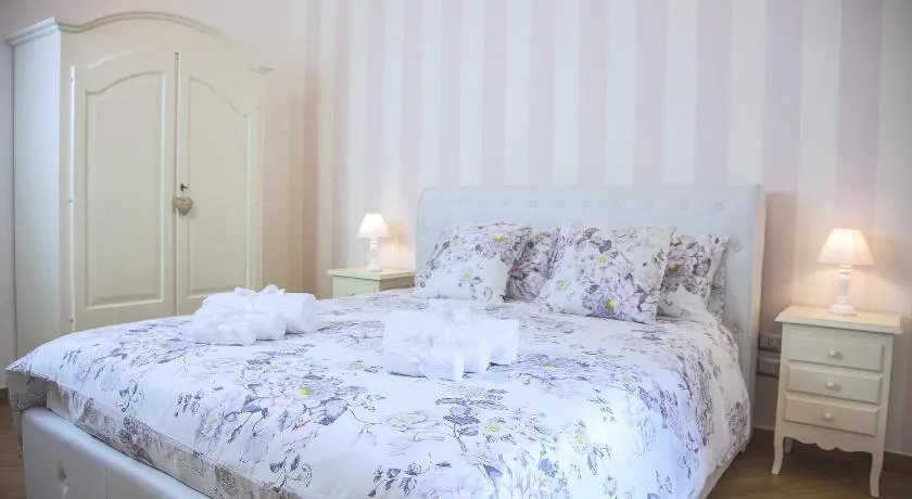 La Perla - Chic Accommodation - Image 1