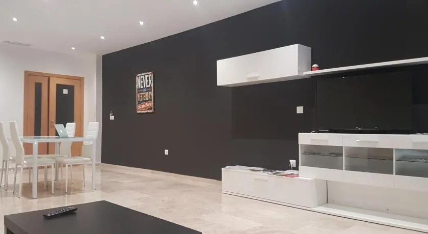 Vivienda Reina Victoria - Image 1