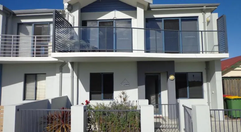 The Beach Villa Bunbury - Image 1