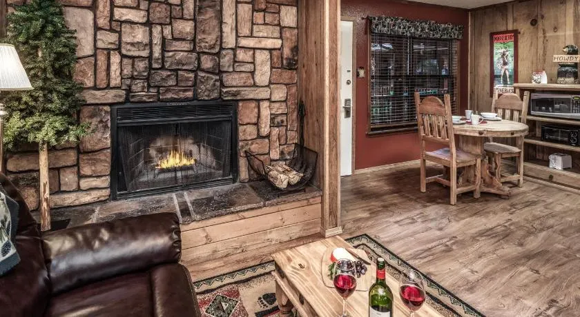 Shadow Mountain Lodge and Cabins - Image 1