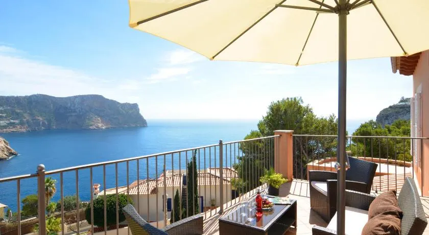 Charmante „Villa Almeda“ mit Meerblick, Pool, WLAN, Klimaanlage, Terrasse & Garten - Image 1