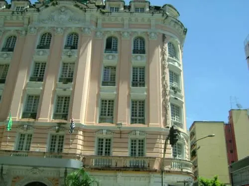 Reinales Plaza Hotel - Image 1