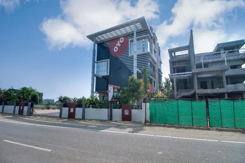 Hotel O Sai Kohinoor - Image 1