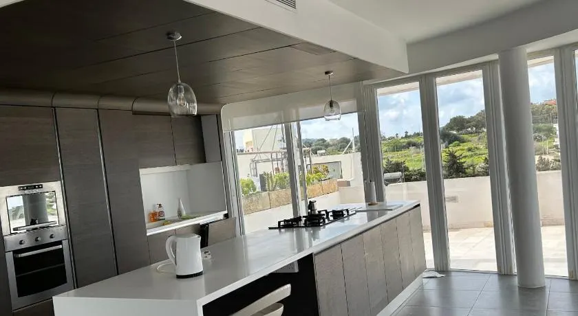 Sunny Penthouse Central - Image 1