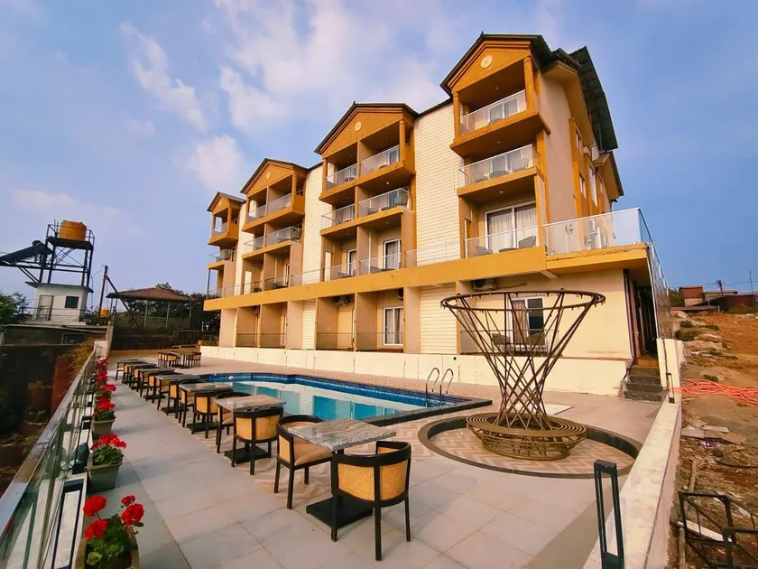 Savyasaachii Hotel, Mahabaleshwar - Pure Veg - Image 1