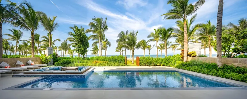 Golfers Paradise: Villa at World-Class Course Edge - Image 1