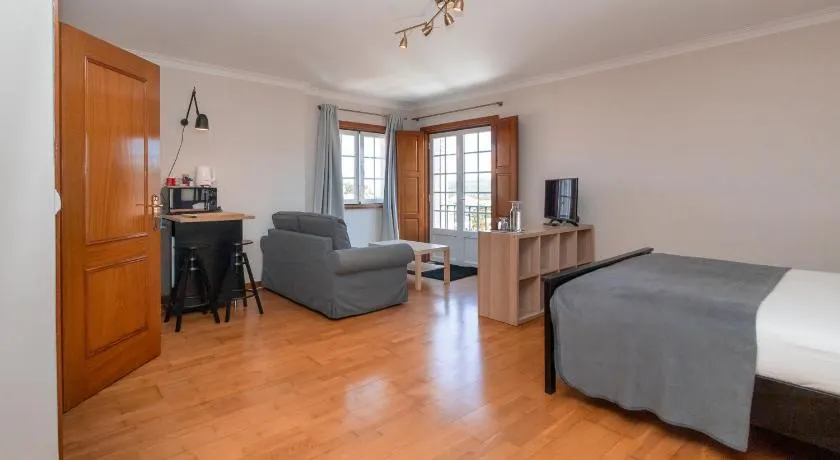 Galo Preto - Sintra Guesthouse - Image 1