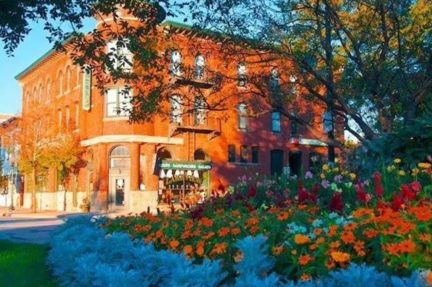 Hotel Ruby Marie - Image 1