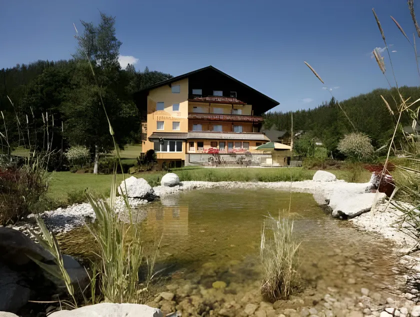 SCHÖNIS-Landhotel - Image 1