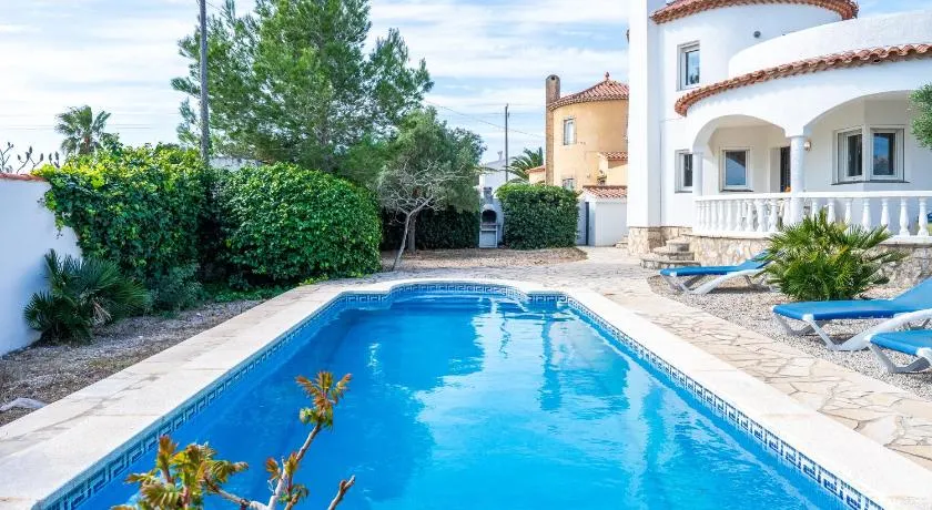 Villa avec piscine privée, terrasse et jardin | Vue mer - Image 1