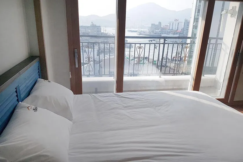 Tongyeong The View Hostel - Image 1