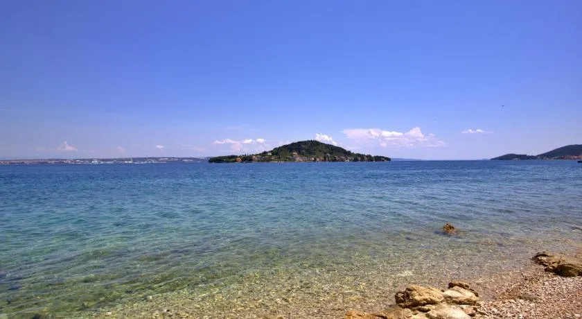 Beachfront Summer Oasis Preko - Image 1