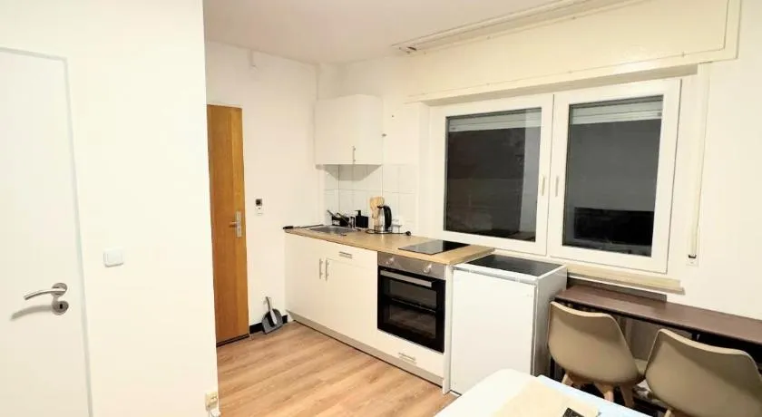 Studio Apartment next to Airport - Image 1