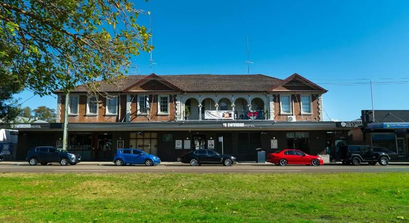 Swansea Hotel - Image 1