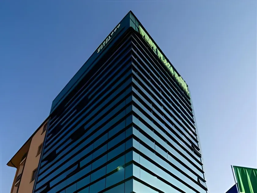West Plaza Hotel - Image 1