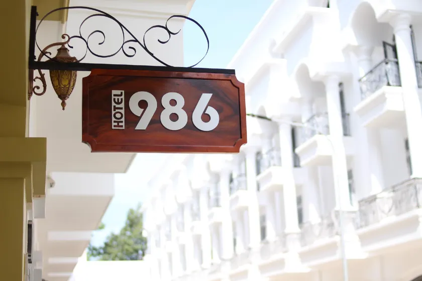 Hotel 986 - Image 1
